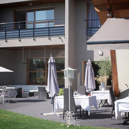 L'Auberge Du Rhone Chavanoz Экстерьер фото